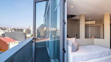 1 bedroom, premium bedding, minibar, in-room safe