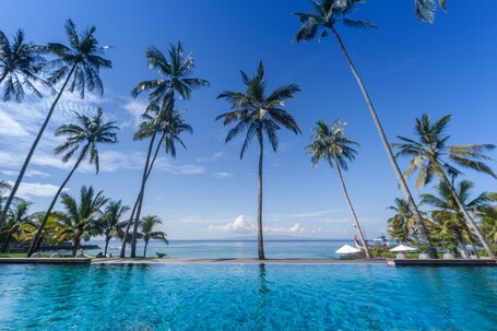 Infinity pool