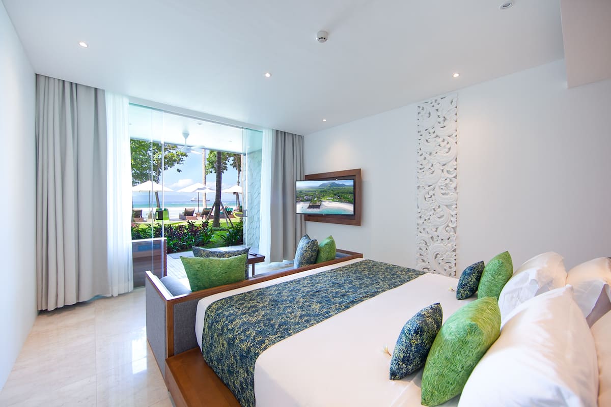 Junior Suite, Ocean View | 1 bedroom, minibar, in-room safe, desk