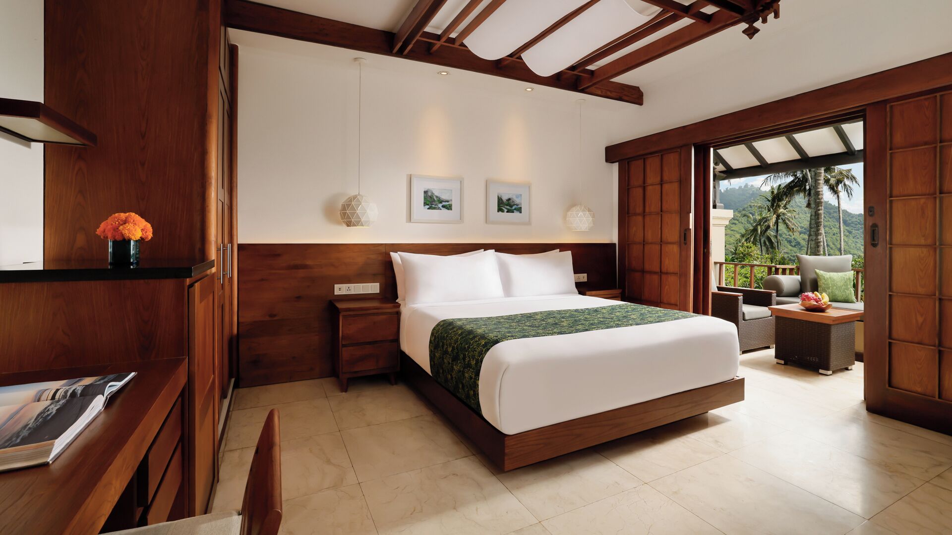 Deluxe Ocean Room
