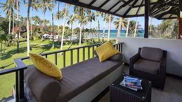 Deluxe Ocean Room | Minibar, in-room safe, desk, laptop workspace