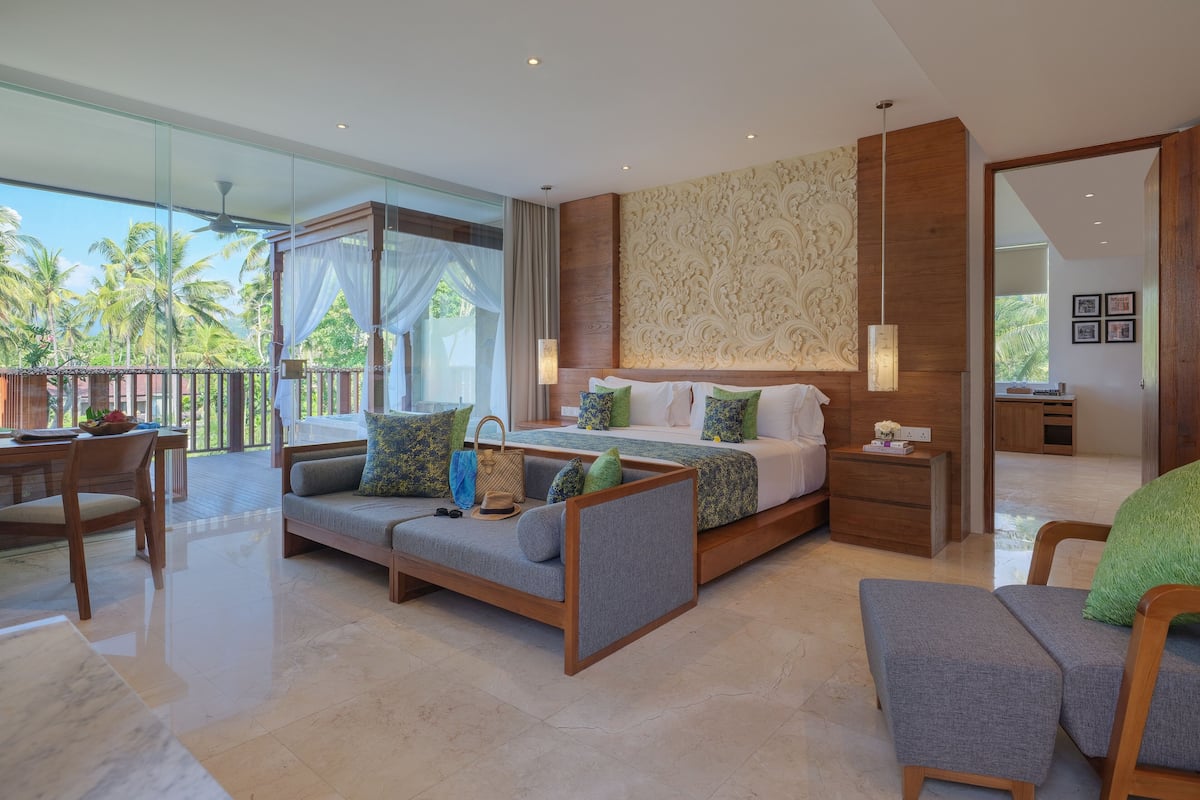 Suite, 2 Bedrooms | 1 bedroom, minibar, in-room safe, desk