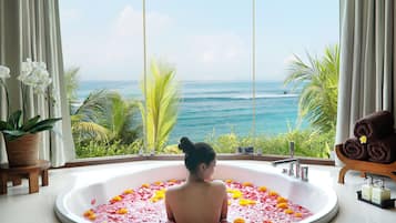 Indoor spa tub