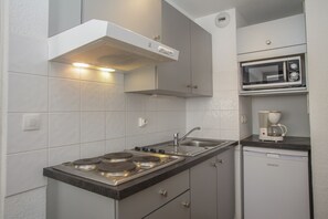 Fridge, microwave, stovetop, electric kettle
