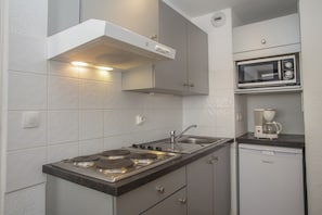 Fridge, microwave, stovetop, electric kettle