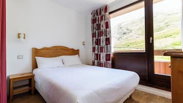 Cribs/infant beds, bed sheets