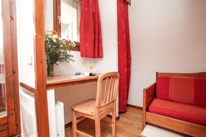 Cribs/infant beds, bed sheets