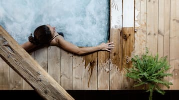 Bañera de hidromasaje cubierta