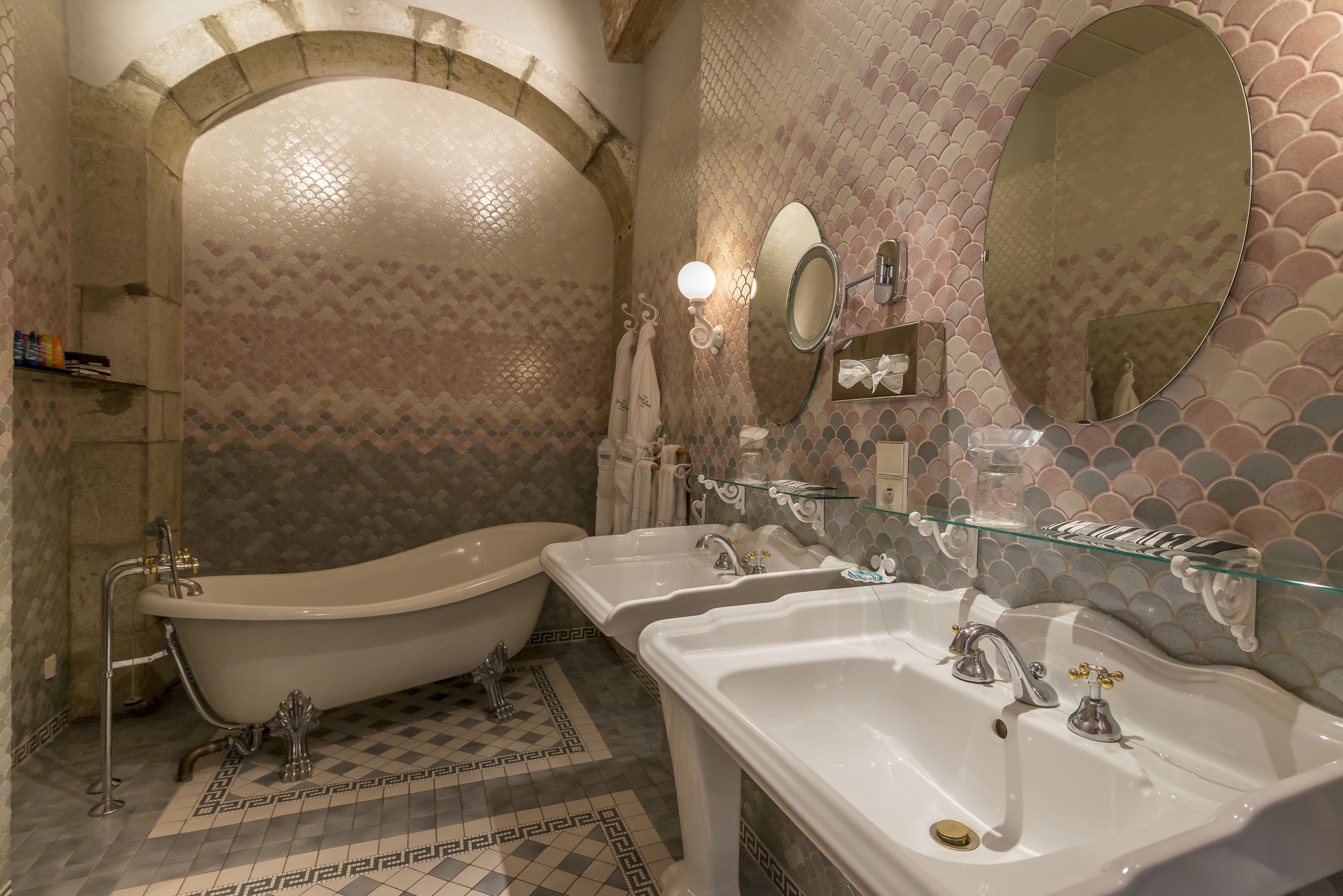 superior double or twin room | bathroom | free toiletries, hair dryer, bathrobes, slippers