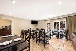 Free daily continental breakfast  - Best Western Danville Sycamore Inn (Danville)