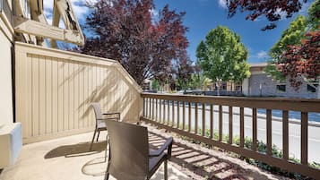 Standard Room, 1 King Bed, Non Smoking, Patio (Not Pet Friendly) | In-room safe, desk, laptop workspace, blackout drapes