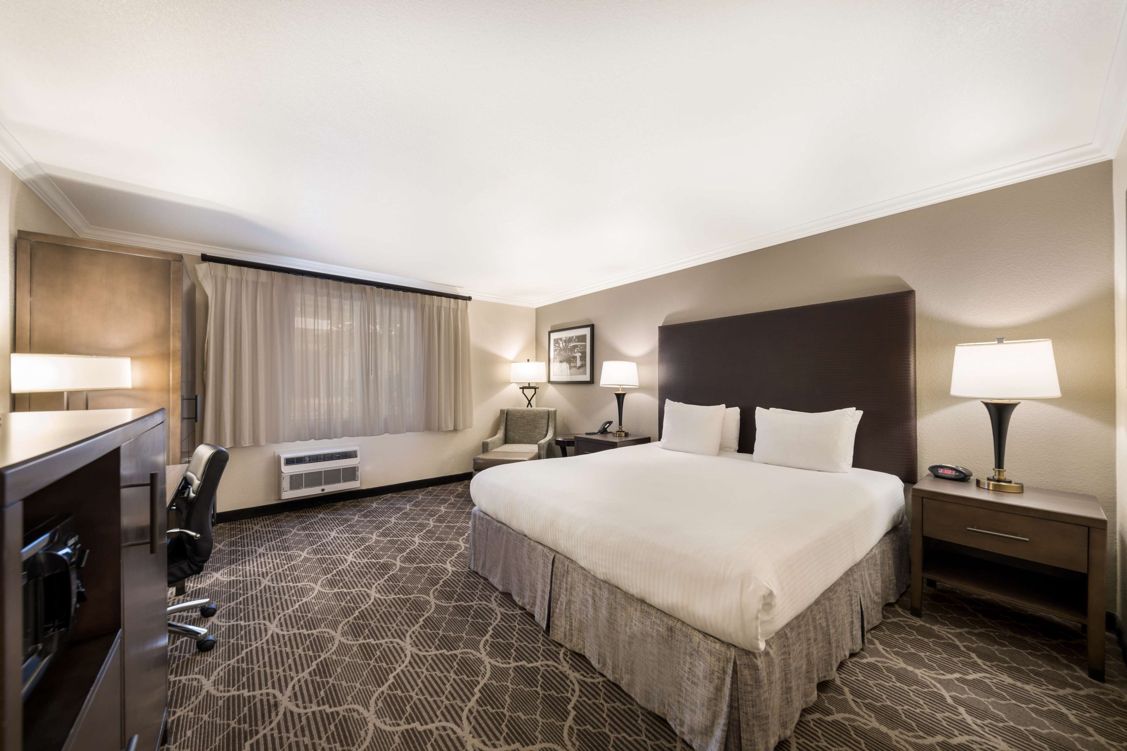 in-room safe, desk, laptop workspace, blackout curtains