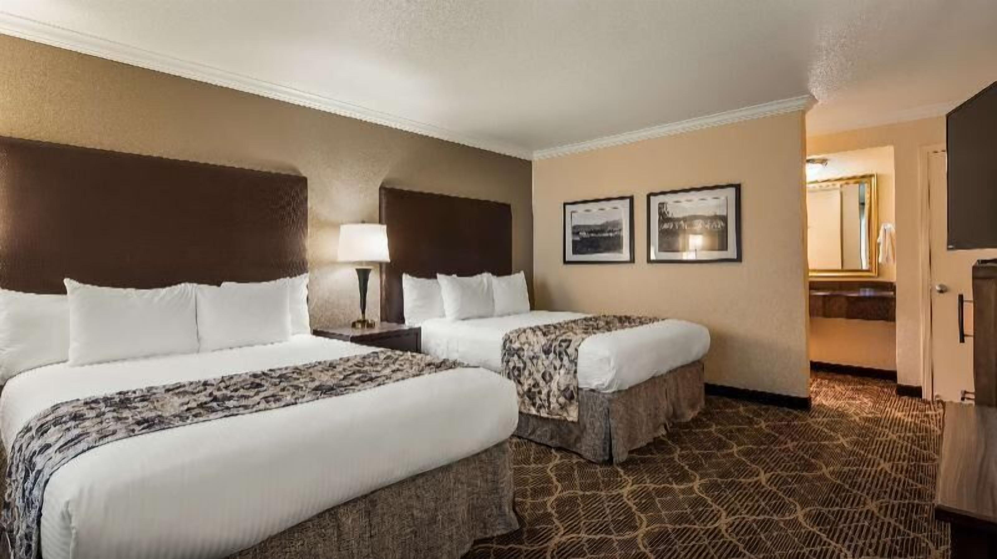 In-room safe, desk, laptop workspace, blackout drapes