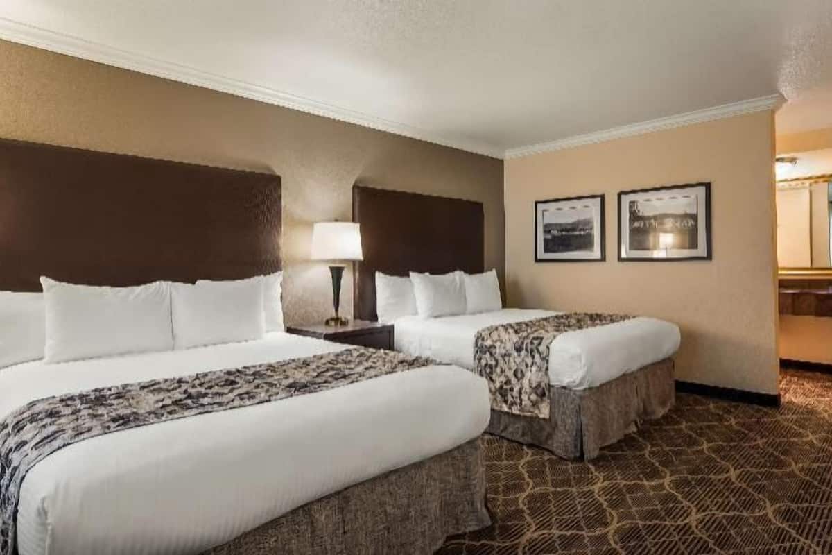 In-room safe, desk, laptop workspace, blackout drapes