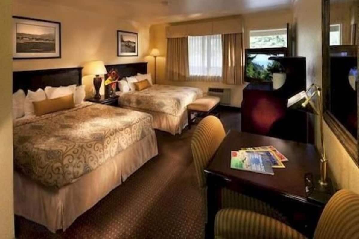 In-room safe, desk, laptop workspace, blackout drapes