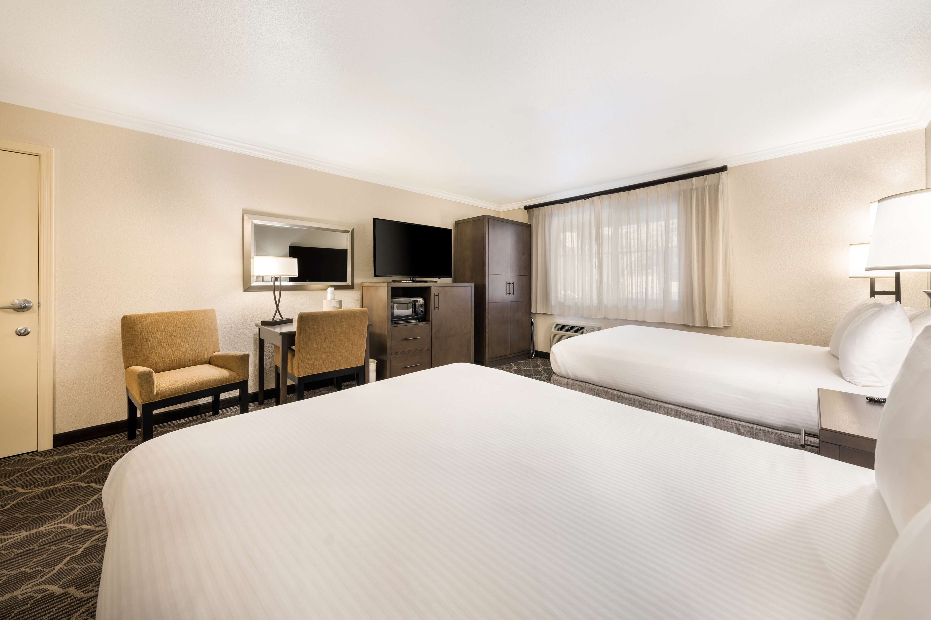 in-room safe, desk, laptop workspace, blackout curtains