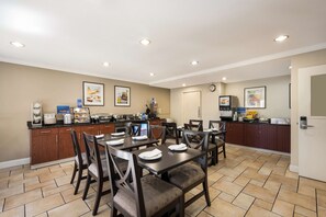 Free daily continental breakfast  - Best Western Danville Sycamore Inn (Danville)