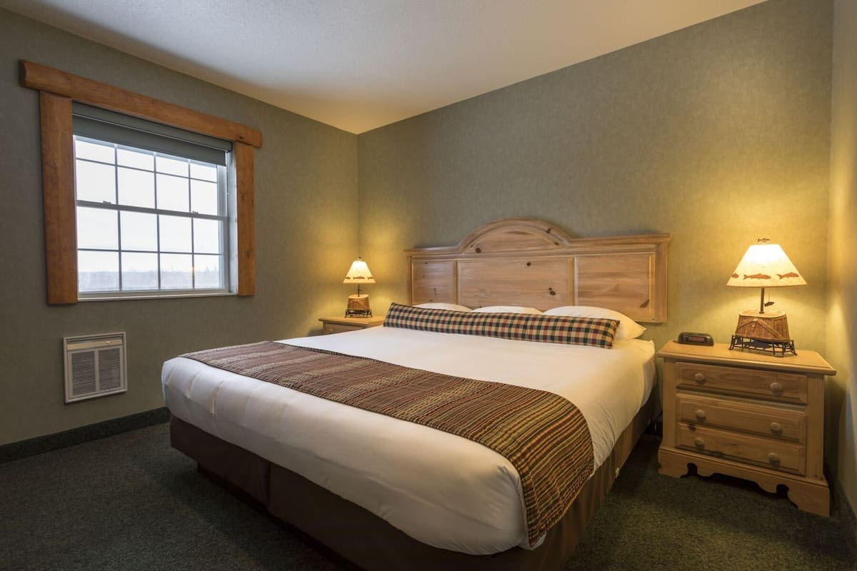 suite, 2 bedrooms, river view | free wifi, bed sheets