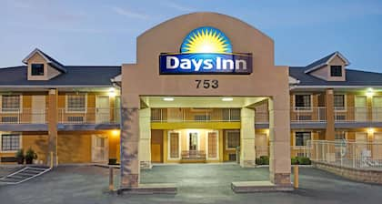 Days Inn by Wyndham Marietta White Water