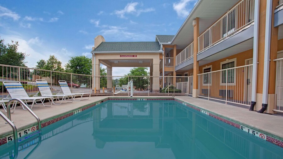 Days Inn by Wyndham Marietta White Water