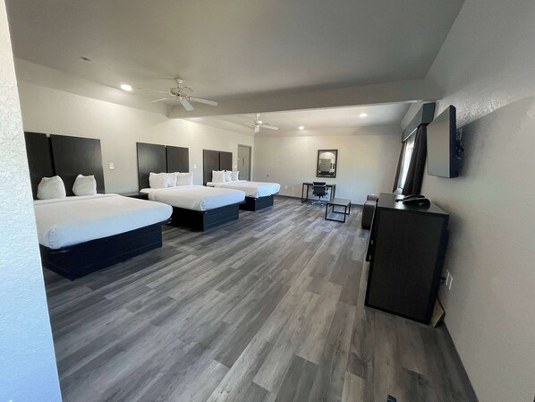 Executive Suite, Multiple Beds, Non Smoking | Desk, blackout drapes, iron/ironing board, free WiFi