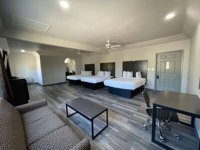 Days Inn by Wyndham Dickinson TX