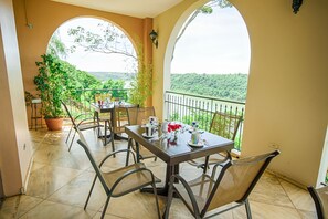 Daily buffet breakfast (USD 10 per person)