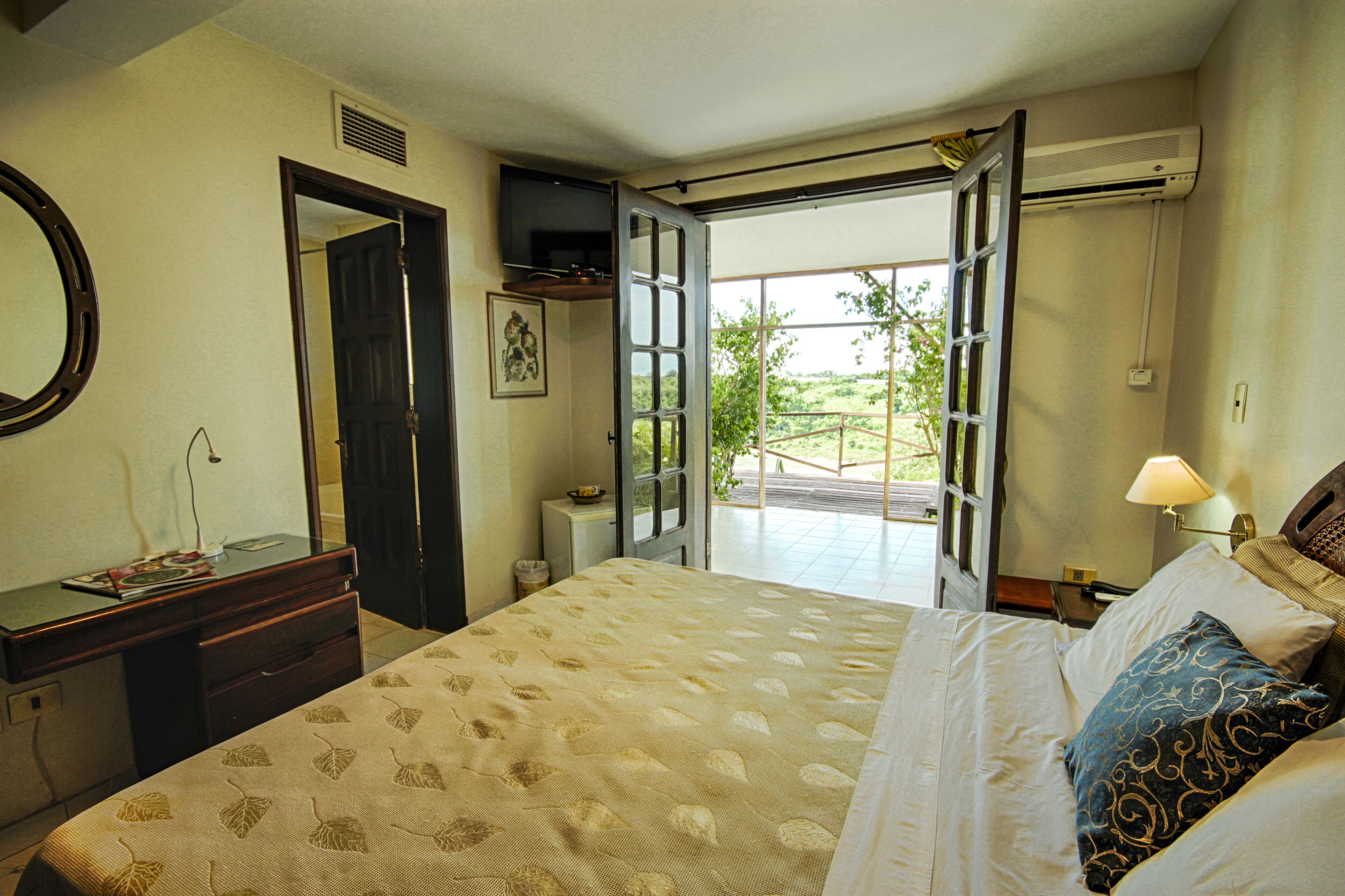 deluxe suite | in-room safe, desk, rollaway beds, free wifi