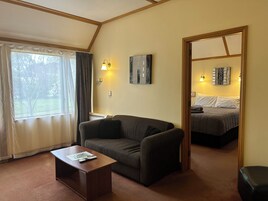 Executive Suite | 1 bedroom, free WiFi, bed sheets