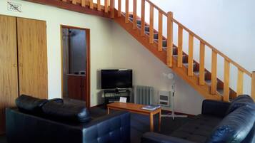 Bàn, bàn ủi/dụng cụ ủi quần áo, truy cập Internet không dây miễn phí