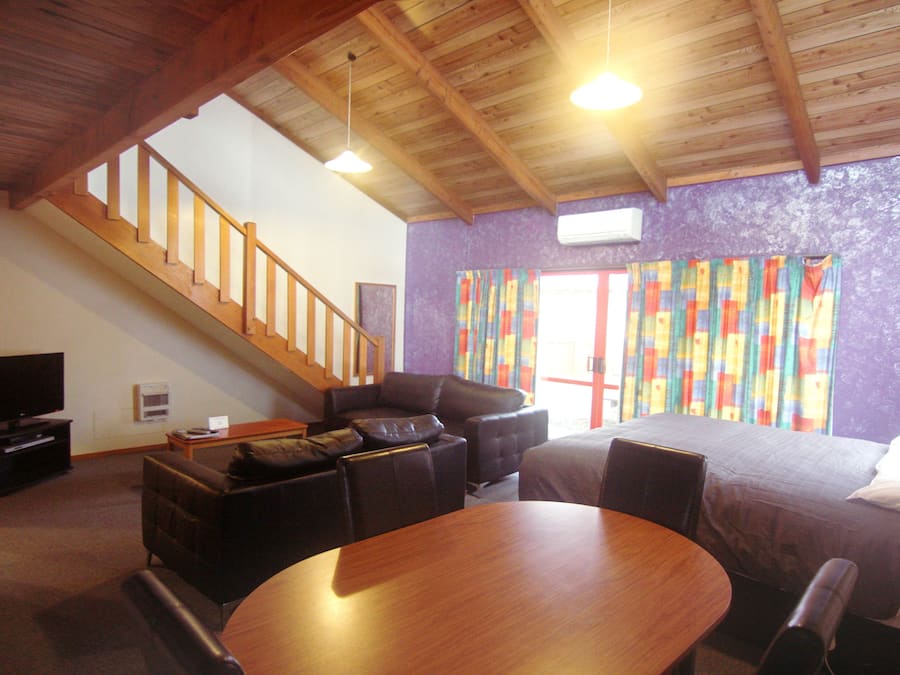 Escrivaninha, ferros/tábuas de passar roupa, Wi-Fi de cortesia