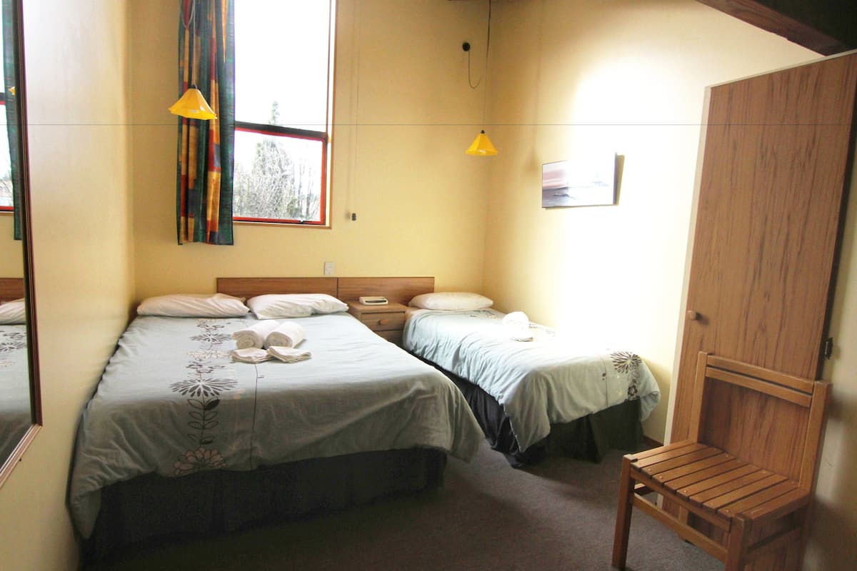 2 Schlafzimmer, Schreibtisch, Bügeleisen/Bügelbrett, kostenloses WLAN