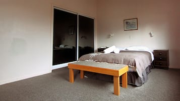 2 habitaciones, escritorio, tabla de planchar con plancha y wifi gratis