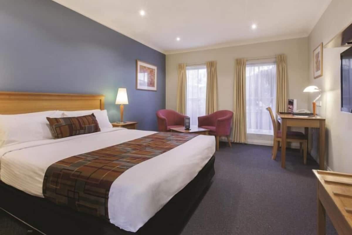 Egyptian cotton sheets, premium bedding, pillowtop beds, in-room safe