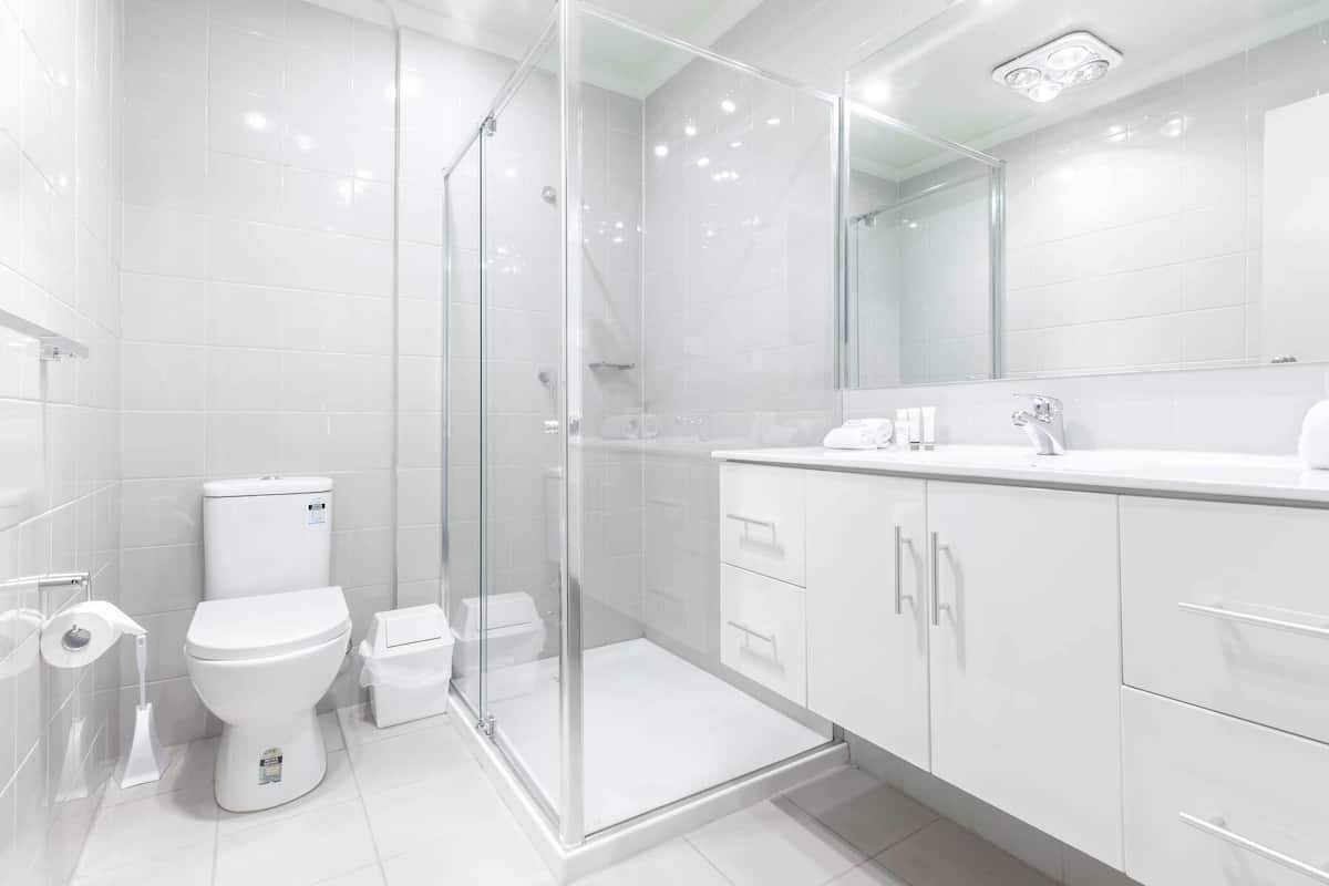 three bedroom apartment | bathroom | shower, rainfall showerhead, free toiletries, hair dryer