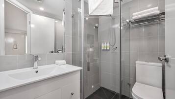 Shower, rainfall showerhead, free toiletries, hair dryer