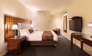 Executive Room | 1 bedroom, Egyptian cotton sheets, premium bedding, pillowtop beds