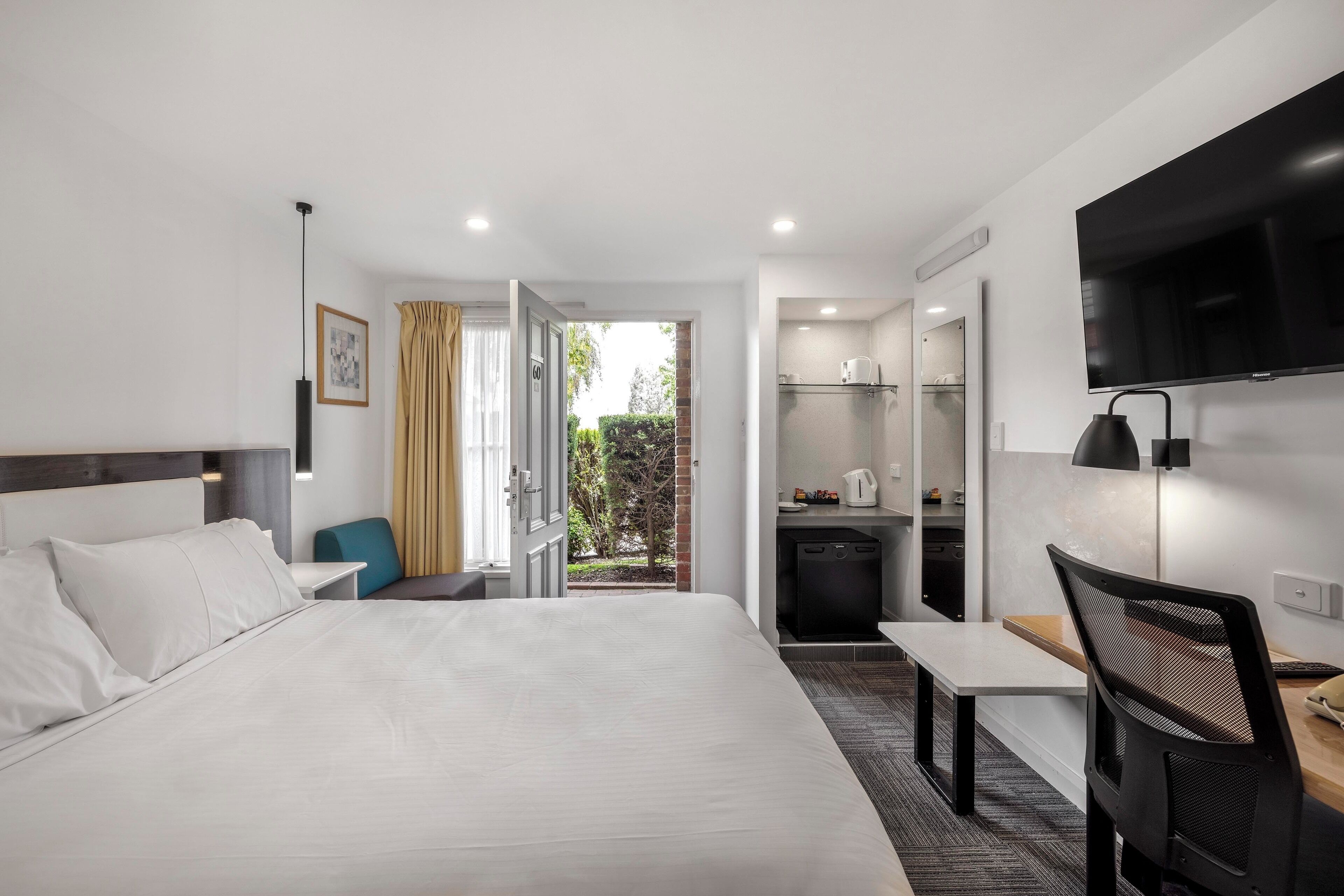 Compact Queen | Egyptian cotton sheets, premium bedding, pillowtop beds, in-room safe