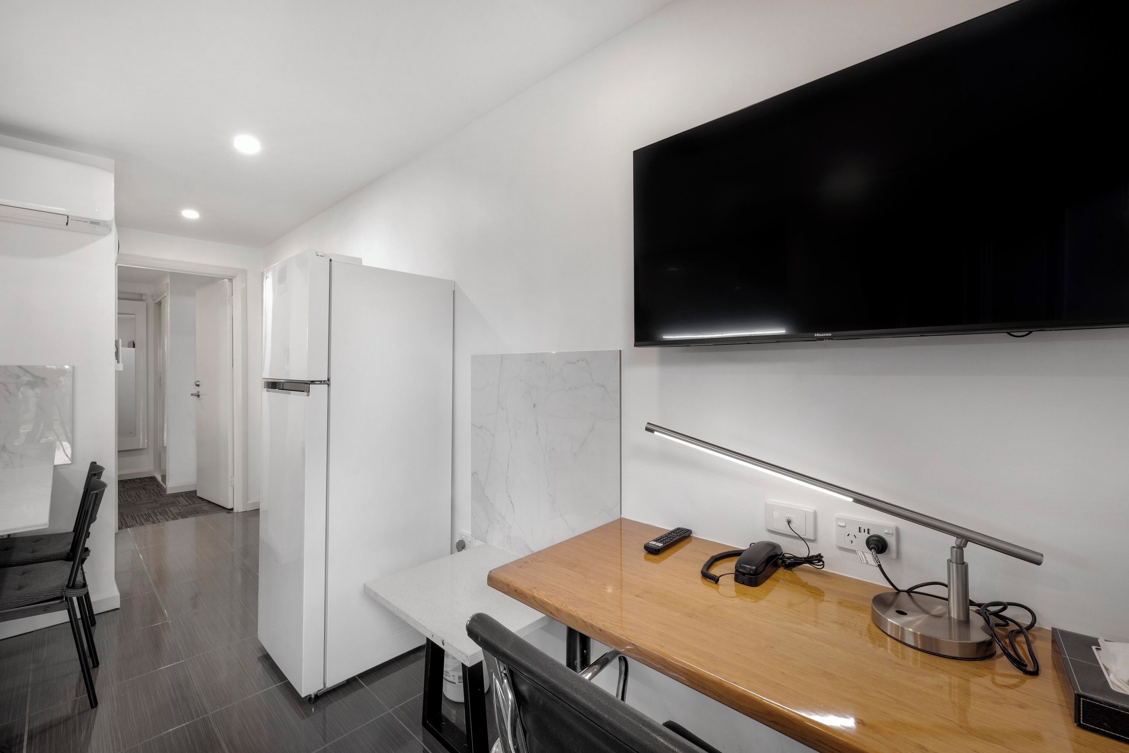 Standard-Apartment, 2 Schlafzimmer | Wohnbereich | 42-Zoll-LED-Fernseher mit Digitalempfang, Streaming-Dienste