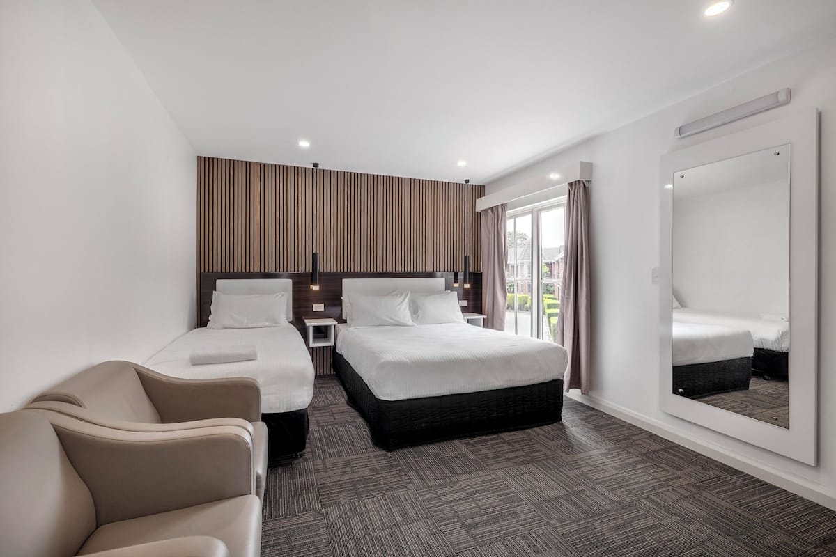 Kolmen hengen executive-huone | Egyptinpuuvillaiset lakanat, ylelliset vuodevaatteet