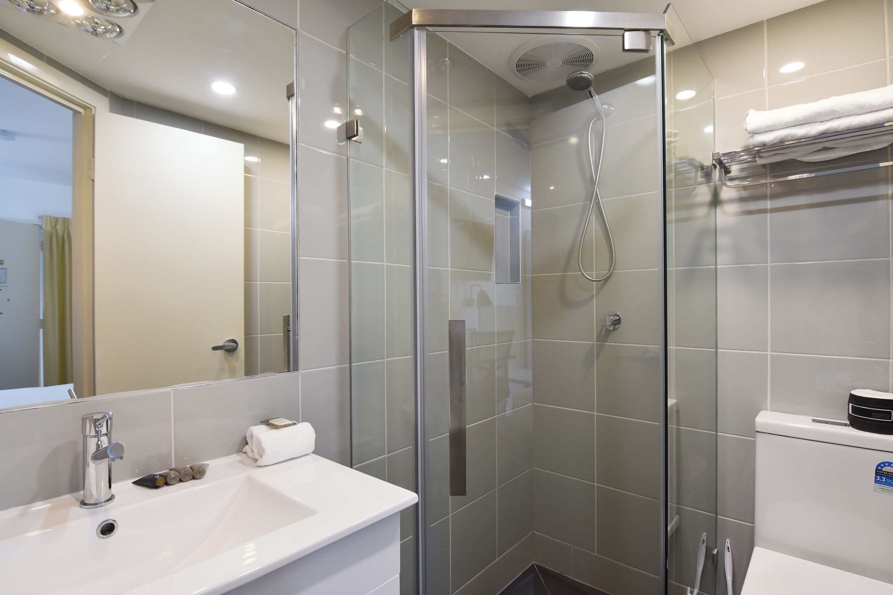 shower, rainfall showerhead, free toiletries, hair dryer
