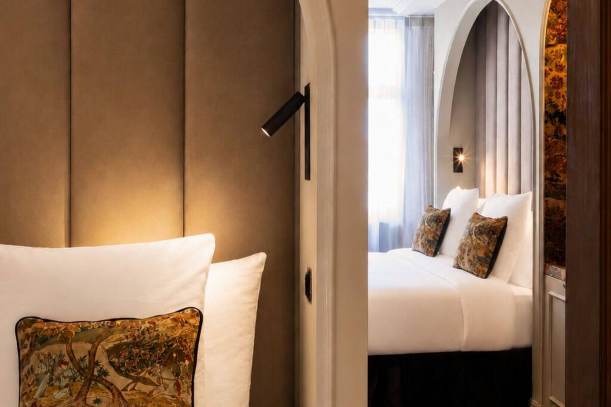 Deluxe Quadruple Room | Minibar, desk, iron/ironing board (on request), WiFi (free)