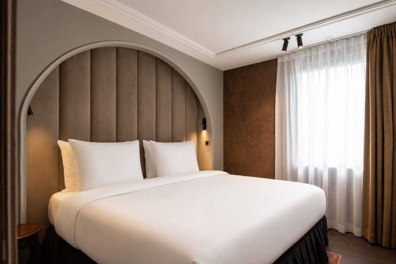 Comfort Double Room | Minibar, desk, iron/ironing board, free WiFi