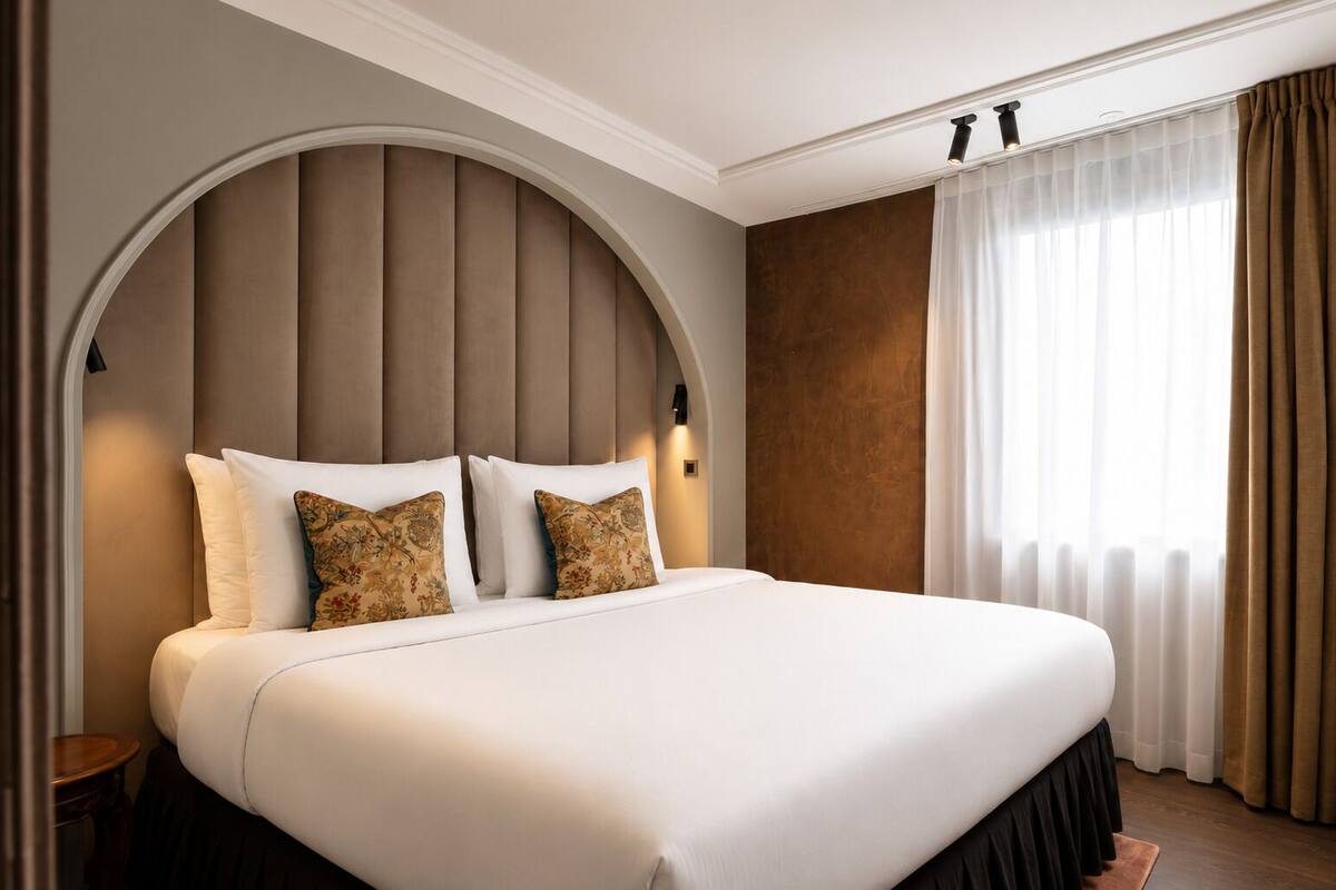 Comfort Double Room | Minibar, desk, iron/ironing board (on request), WiFi (free)