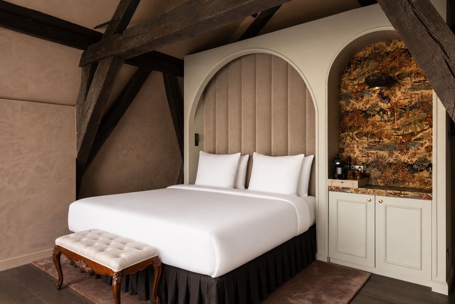 Junior Suite | Minibar, desk, iron/ironing board, free WiFi