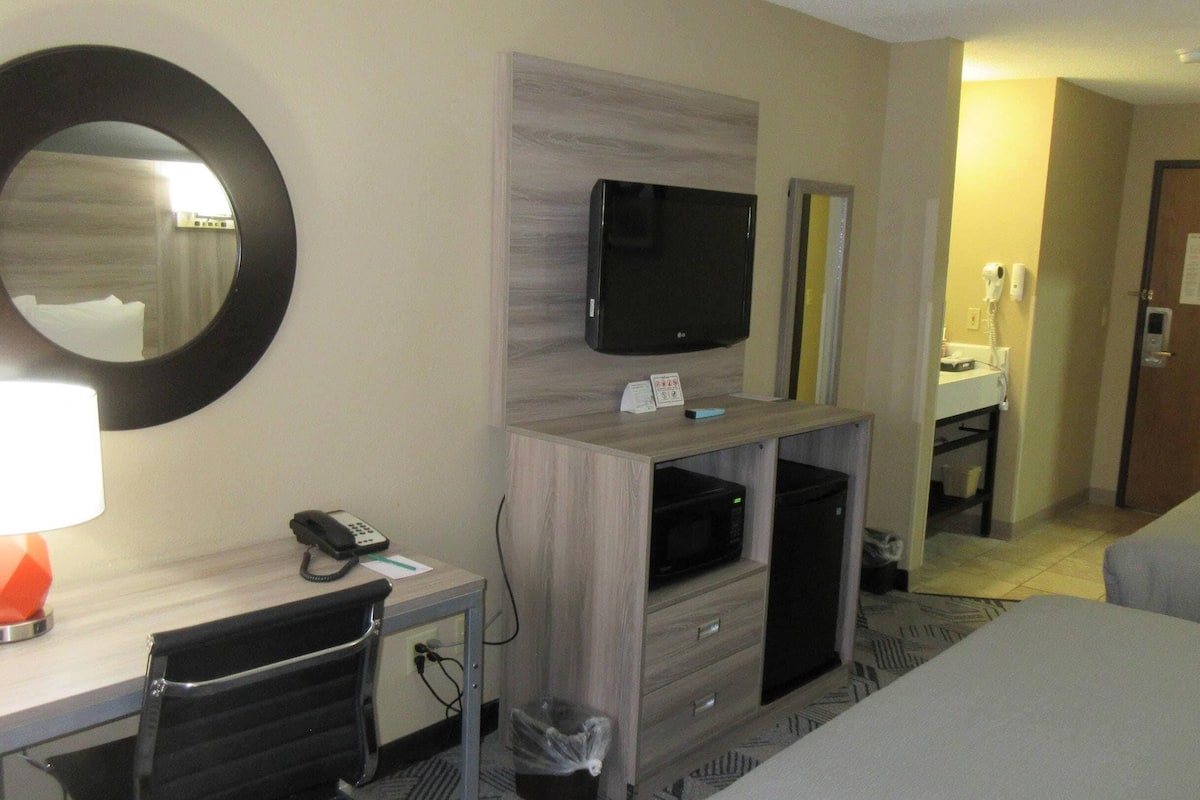 Standard Room, 2 Queen Beds, Non Smoking | 1 bedroom, premium bedding, individually decorated