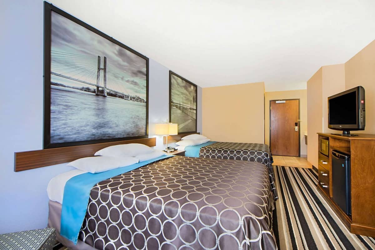 1 bedroom, premium bedding, individually decorated