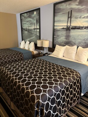 Habitación, 2 camas Queen size, para no fumadores | 1 habitación, ropa de cama de alta calidad y decoración personalizada 