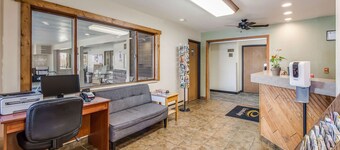 Econo Lodge Custer