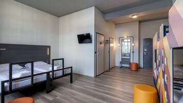 Family Room (2 Adults, 4 Children) | Free WiFi, bed sheets